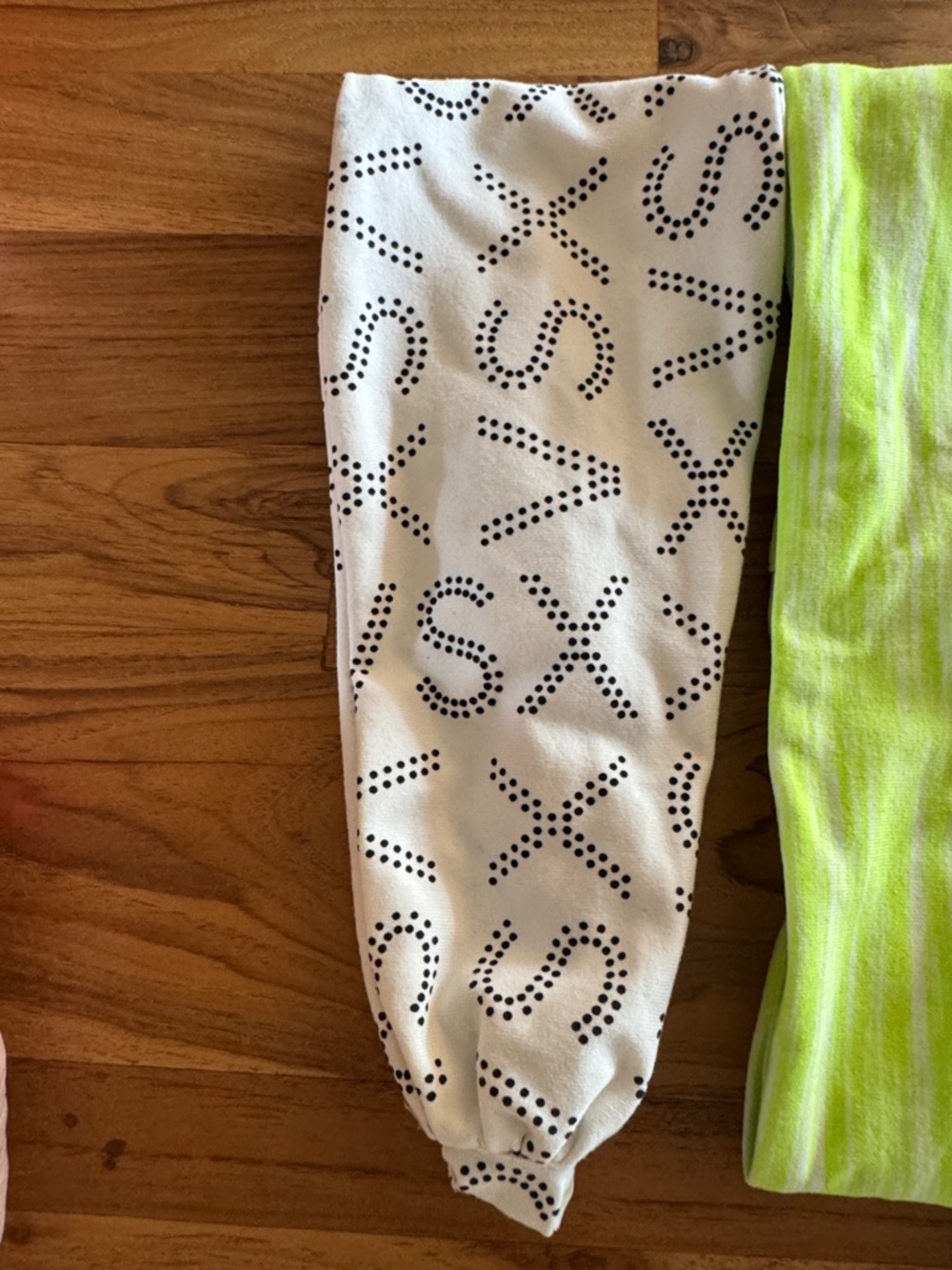 Victoria Secret VSX Neon Green, White, Purple & Pink Workout Headband Set - 7 - Picture 5 of 10